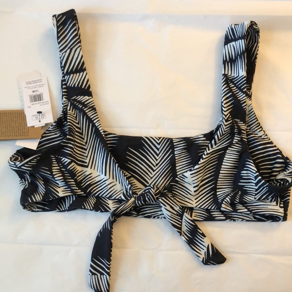 Volcom 12W Top Bikini Plus Stay or Leaf Scoop in Black for Every Body NWT - Picture 5 of 9